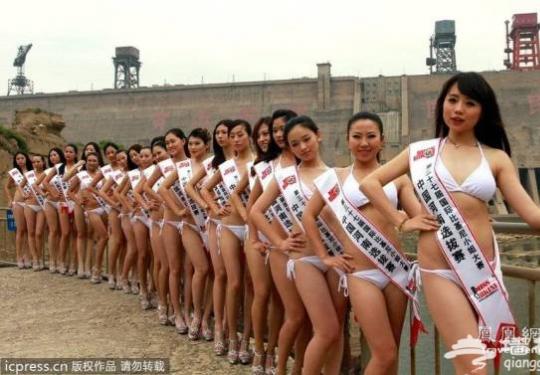 比基尼美女河南三门峡惊艳亮相 助推黄河旅游节