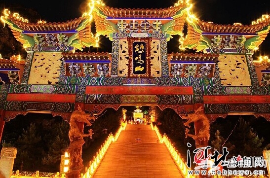 夜幕下的鸡鸣山 亮化工程让景区更美[墙根网]