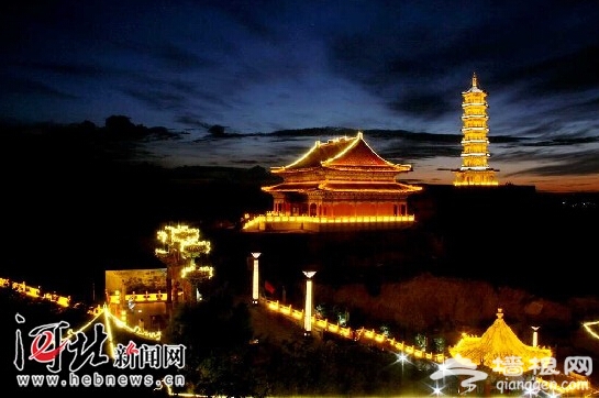 夜幕下的鸡鸣山 亮化工程让景区更美[墙根网]
