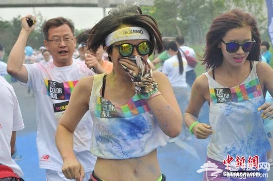 北京园博园彩色跑活动现场 夏日里的彩虹