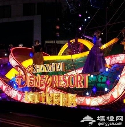 迪士尼花车亮相上海旅游节开幕式彩排 揭密“快乐梦想”[墙根网]