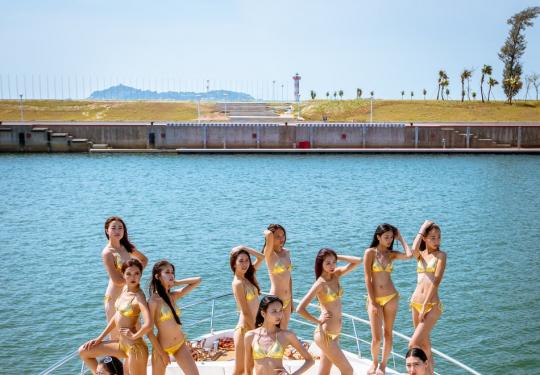 中国女神广东内衣大比拼展风情