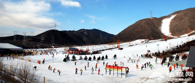 京郊军都山滑雪场 游走于白天与黑夜的浪漫 