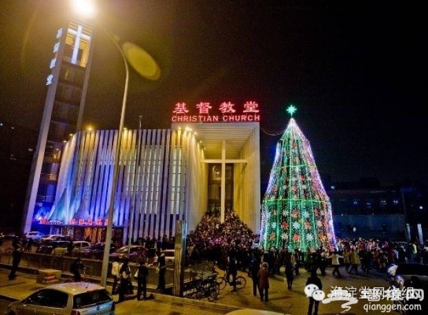 2009年圣诞树点亮时一幕    （图：海淀堂网络组微信平台）