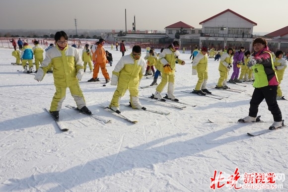 刘平---延庆小学生上滑雪课5