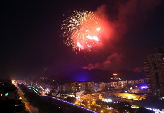 2015年元旦春节燃放烟花政策有变：销售时间变短 销售网点变少