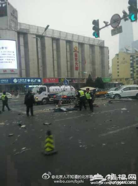 北京长安街永安里发生严重车祸 1死多伤[墙根网]