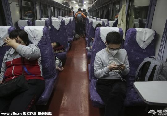“北京西—北京站”首次火车通行 车厢内灰尘多乘客捂鼻