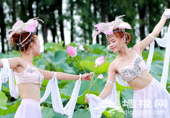 月薪2万招少女采花引热议 网友吐槽：有汗臭味的要不？