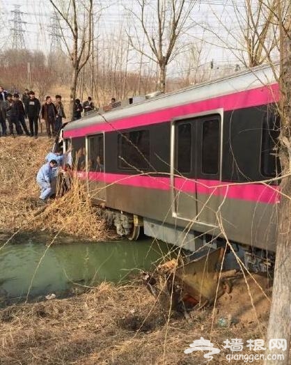 亦庄线地铁调试中脱轨 北京地铁称其他列车不受影响