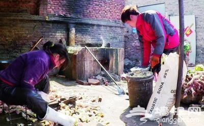超1吨黑作坊火碱羊头羊蹄被查 已流入北京
