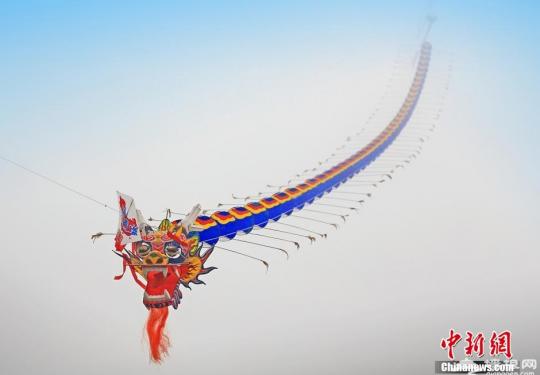 世界最长风筝亮相重庆武隆2015国际风筝放飞节