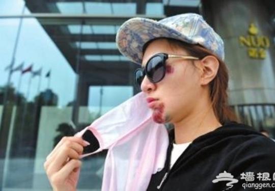北京女乘客自称给专车差评遭殴打 司机挥拳后抢走7200元现金