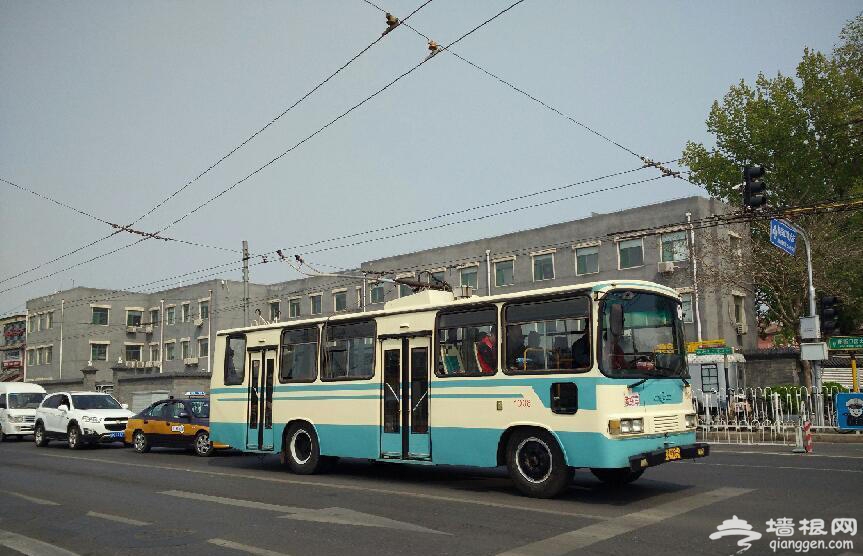 北京老公交电车上路 市民惊奇：这是穿越吗？[墙根网]