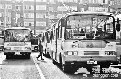 北京老公交电车上路 市民惊奇：这是穿越吗？[墙根网]