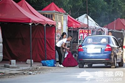 谁在地铁天通苑北站外收“保护费”？