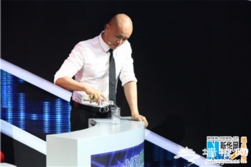 乐嘉撒酒疯爆粗失言 《超级演说家》金星中途离席