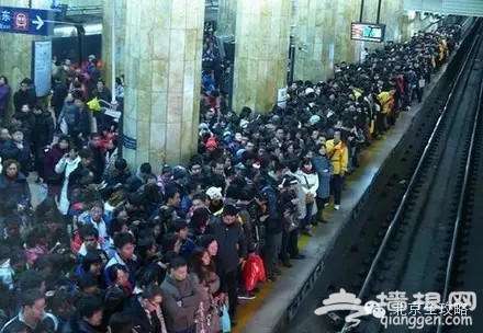 北京最新挤地铁攻略 教你上班高峰不用那么累[墙根网]