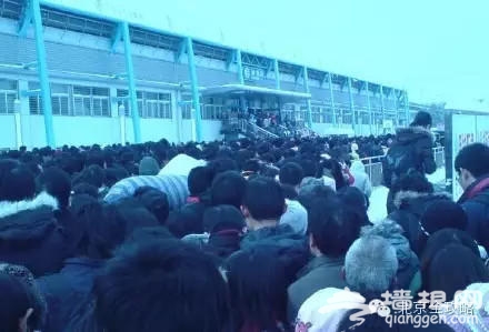 北京最新挤地铁攻略 教你上班高峰不用那么累[墙根网]