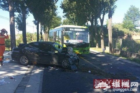北京密云县发生公交车祸 已致3人死亡