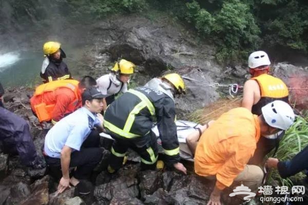 上海一驴友“瀑降”80米高瀑布时身亡(图)