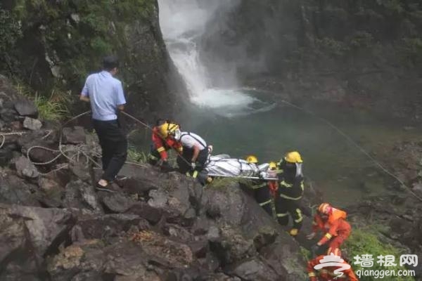 上海一驴友“瀑降”80米高瀑布时身亡(图)