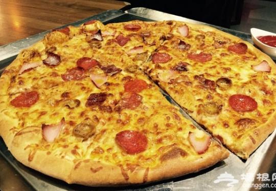 乌巢比萨主义主题餐厅