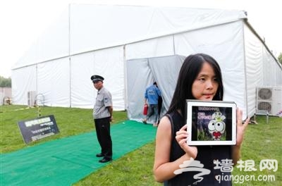 北京萤火虫展无限延期 环保人士抗议继续