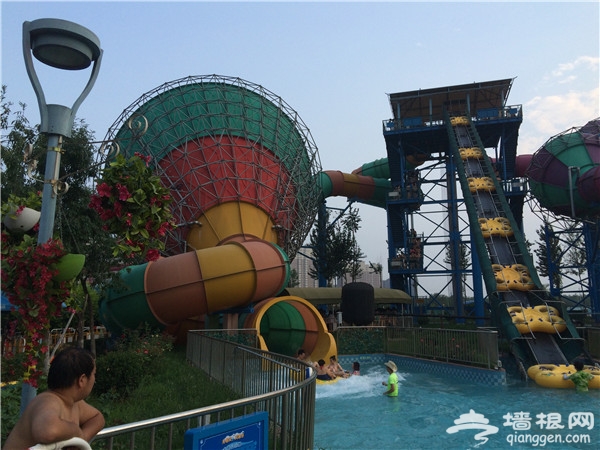夏季避暑好去处 北京欢乐水魔方嬉水乐园[墙根网]