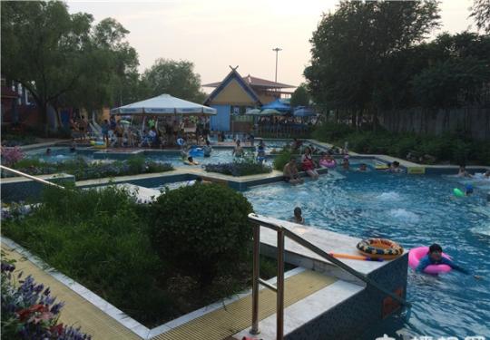 夏季避暑好去处 北京欢乐水魔方嬉水乐园