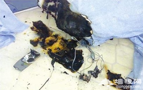 地铁1号线列车内一乘客手机电池炸响部分乘客受到惊吓