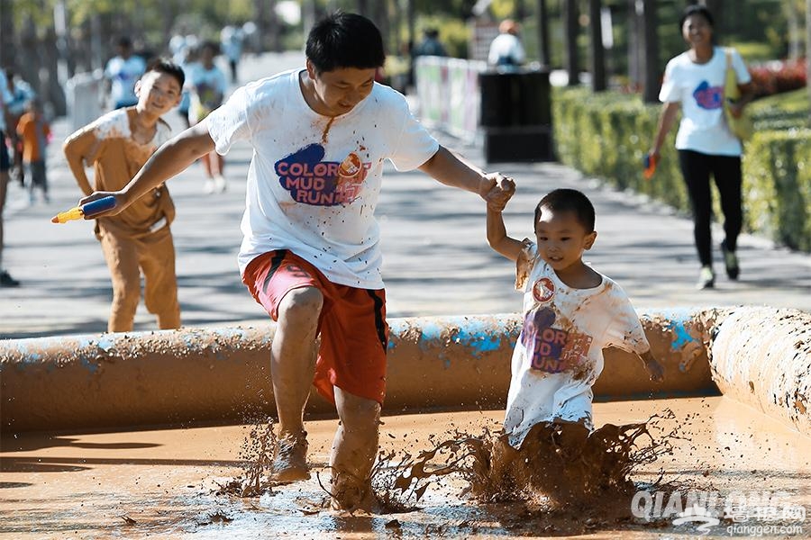 为泥而来”国内首个泥浆跑活动登陆北京[墙根网]