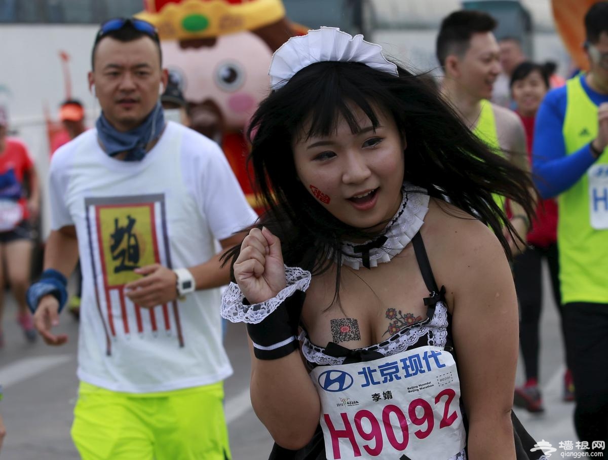2015北京马拉松惊现各路“奇葩” 造型奇特[墙根网]