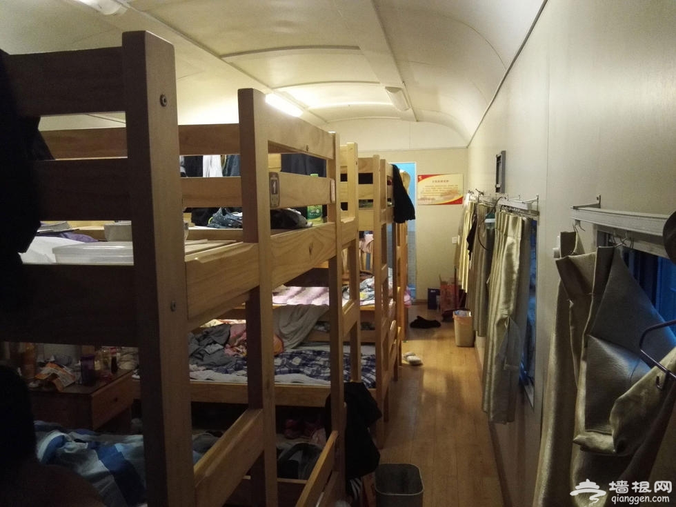 郑州一学校用火车做宿舍 厢配备热水器空调[墙根网]