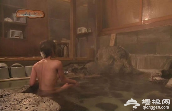 到日本泡温泉不穿泳衣：盛行男女混浴全裸泡温泉[墙根网]