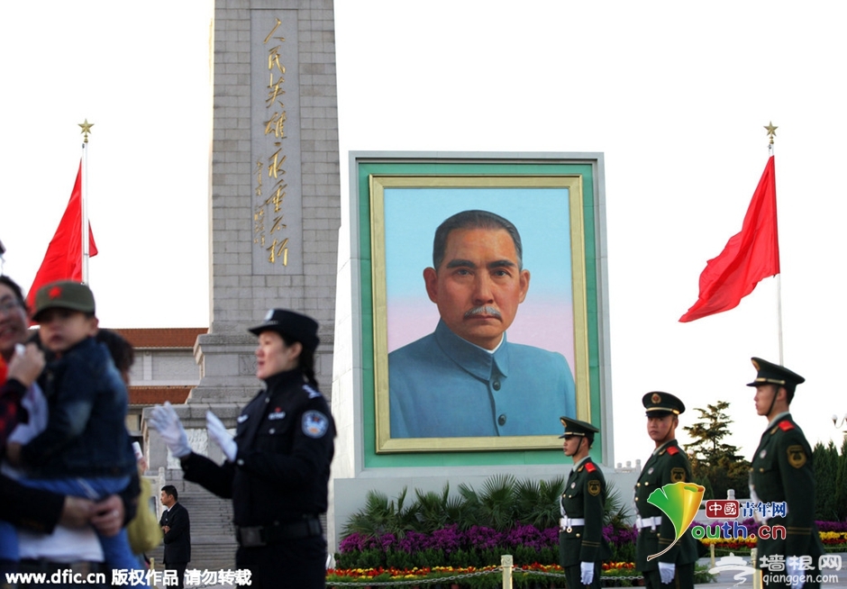 北京：孙中山巨幅画像亮相天安门广场