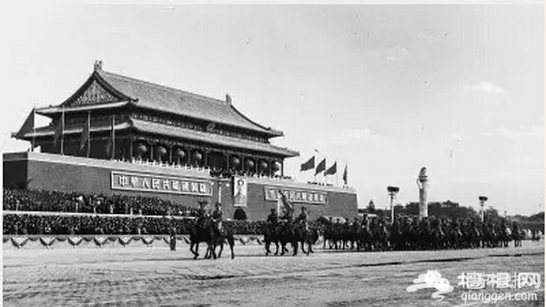 北京老照片黑白画面背后：爸妈儿时怎么过国庆节？