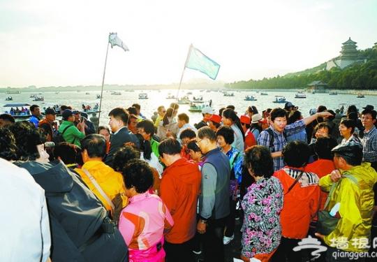 十一黄金周热门景区人山人海 朋友圈杯影赛晒各地风光