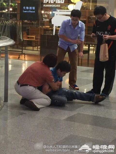 一男子大兴荟聚商场内遇刺身亡 其妻称涉情感纠纷[墙根网]