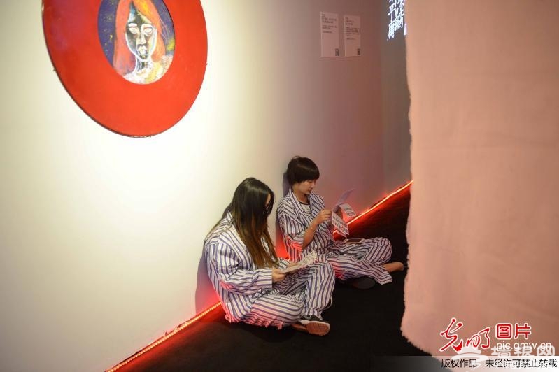 "精神病的世界"艺术展在上海举行[墙根网]
