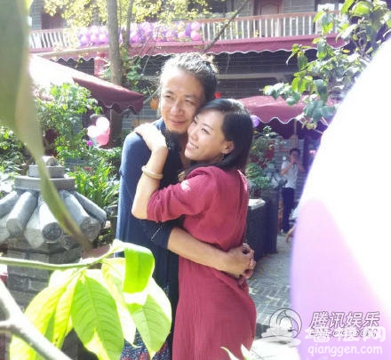 世界那么大女教师结婚 没仪式没婚戒没家人