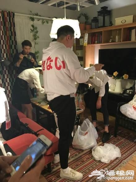 宜家惊现90后团体聚众偷吃火锅[墙根网]