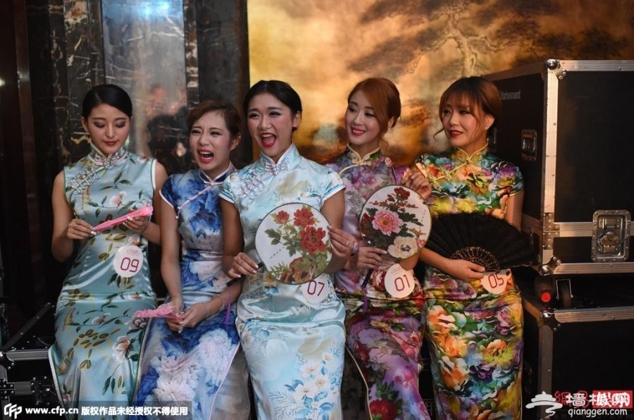 女子组合“风花雪月”性感助阵穿比基尼助阵梦幻海室内主题乐园[墙根网]