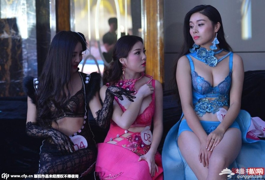 女子组合“风花雪月”性感助阵穿比基尼助阵梦幻海室内主题乐园[墙根网]