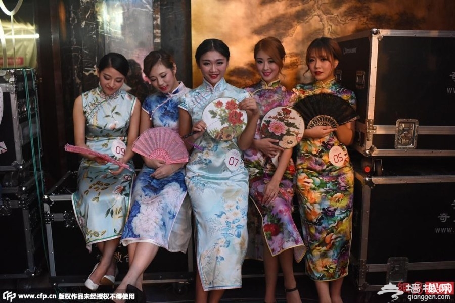 女子组合“风花雪月”性感助阵穿比基尼助阵梦幻海室内主题乐园[墙根网]