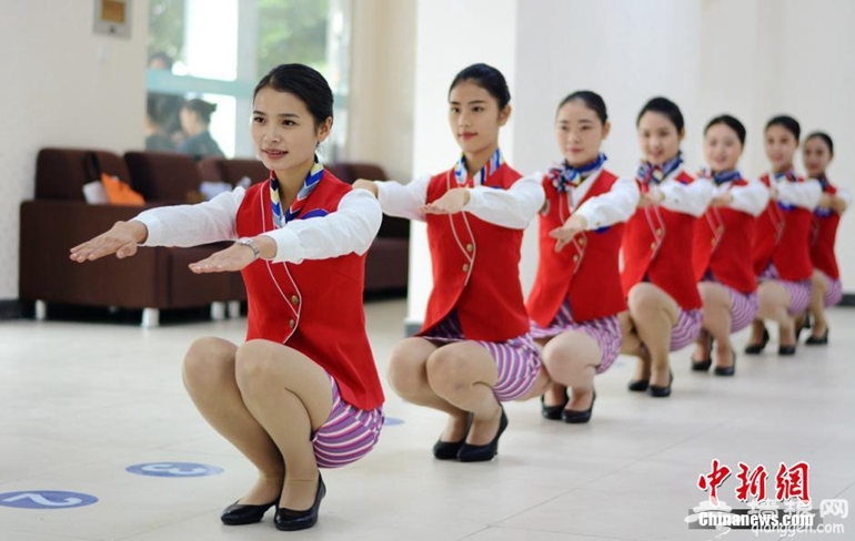 图为面试现场。东明 摄