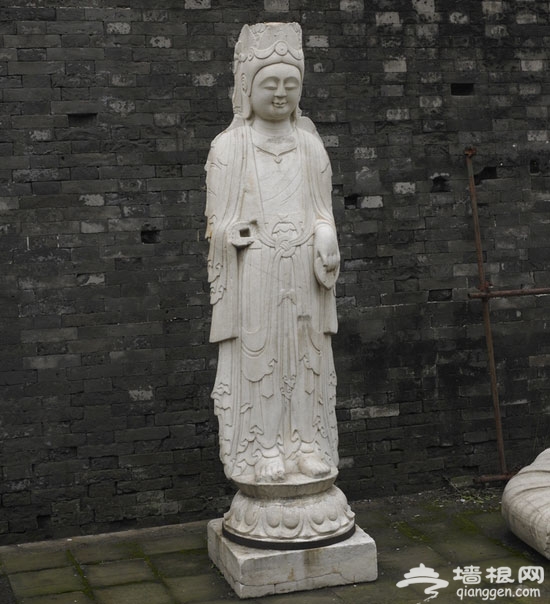 三尊大像之一，原位于神武门西侧城墙下。