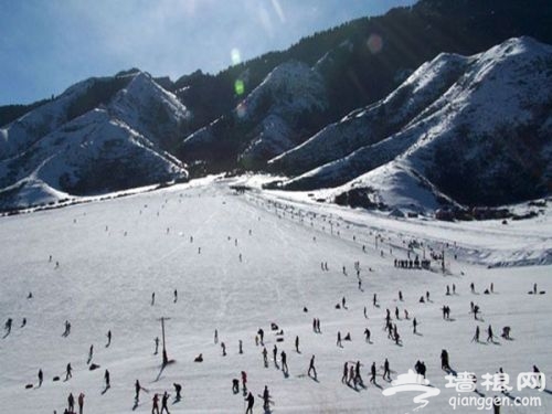 感受冰雪世界的乐趣　北京滑雪场地推荐[墙根网]