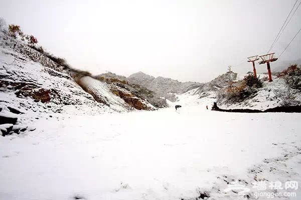 初雪后的怀北滑雪场美如画[墙根网]