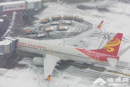 亲爱的旅客，关上舱门后别再问为什么还不飞了[墙根网]
